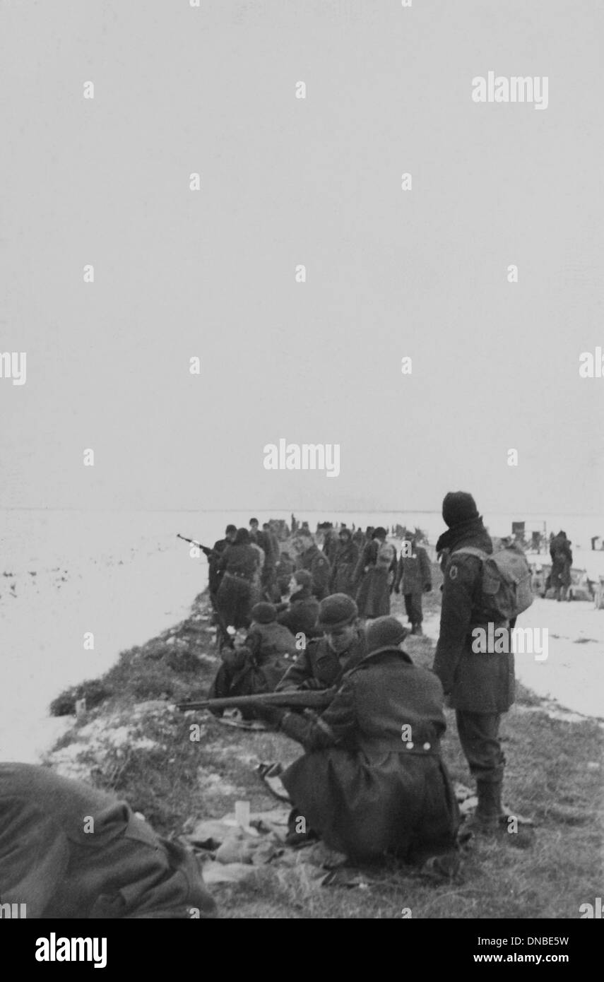 Soldaten beim Training Outdoor Session, WWII, HQ 2nd Battalion, 389th Infanterie, u. s. Army Militärbasis, Indiana, USA, 1942 Stockfoto