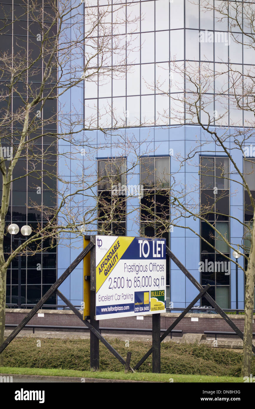 Melden des Immobilienmaklers zu lassen für repräsentative Büros in einem Neubau in Telford, Shropshire, England, UK, Großbritannien Stockfoto