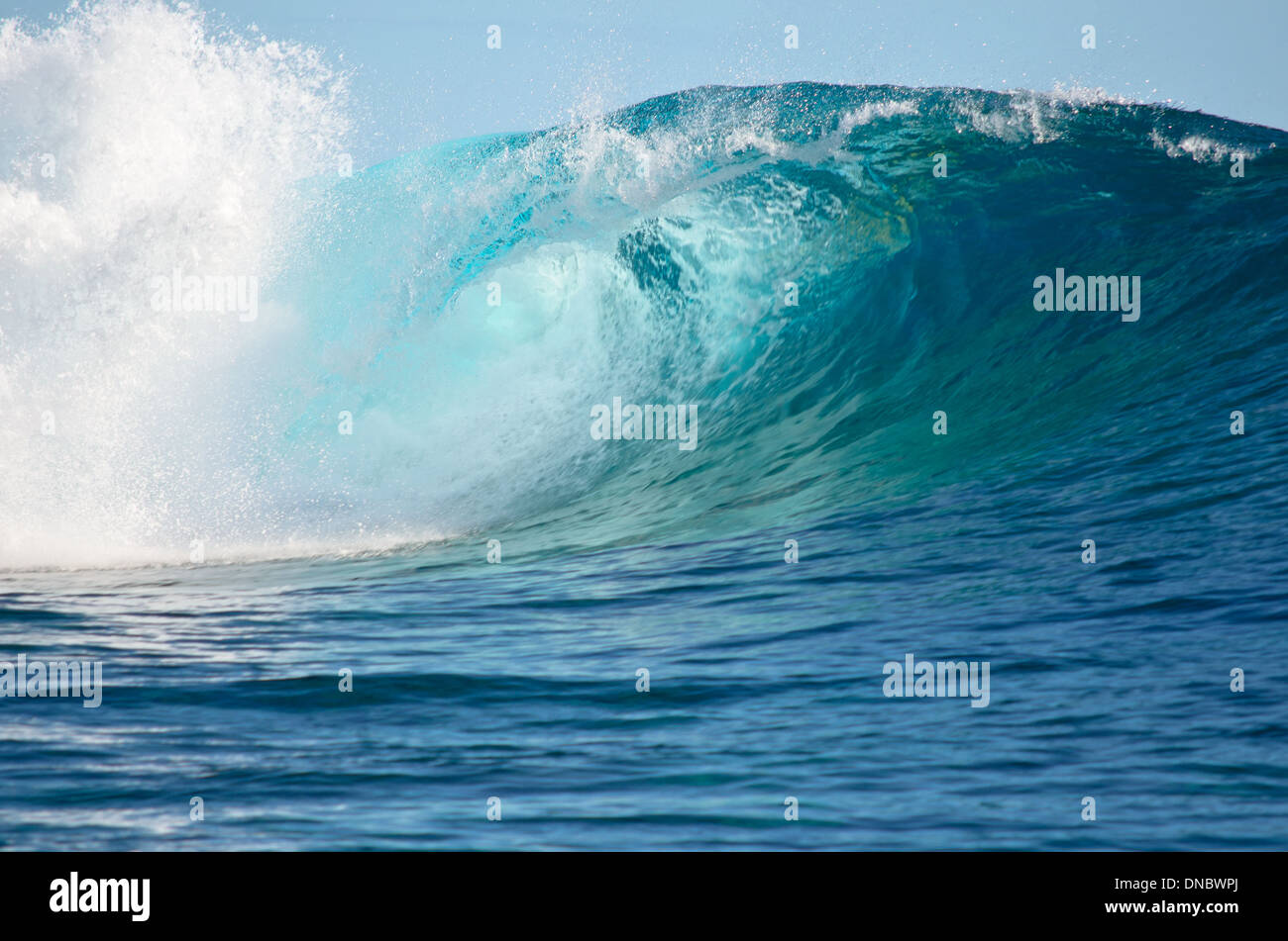 Ein big-Wave-Pause-Spray in den Pazifischen Ozean. Stockfoto