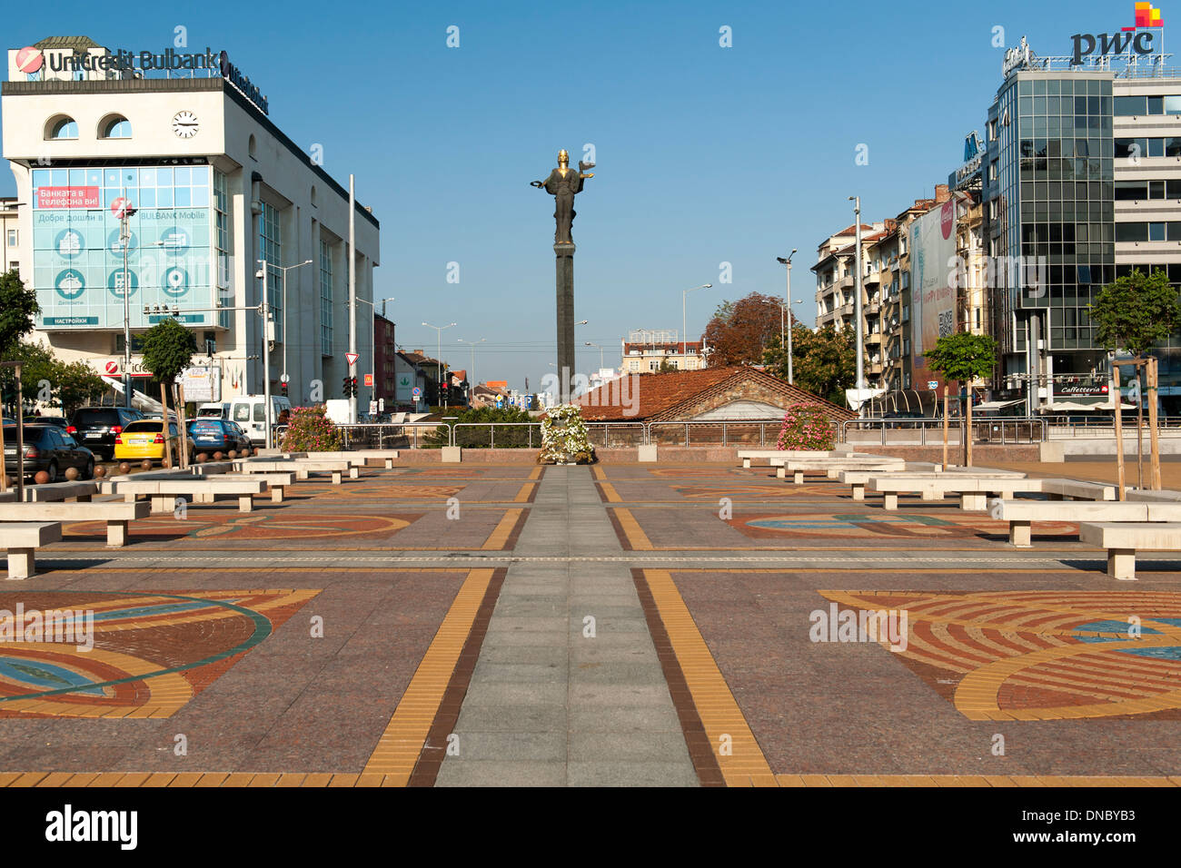 Die Statue von Sveta Sofia (Sankt Sofia) auf Nezavisimost (Unabhängigkeit) Platz in Sofia, der Hauptstadt von Bulgarien. Stockfoto