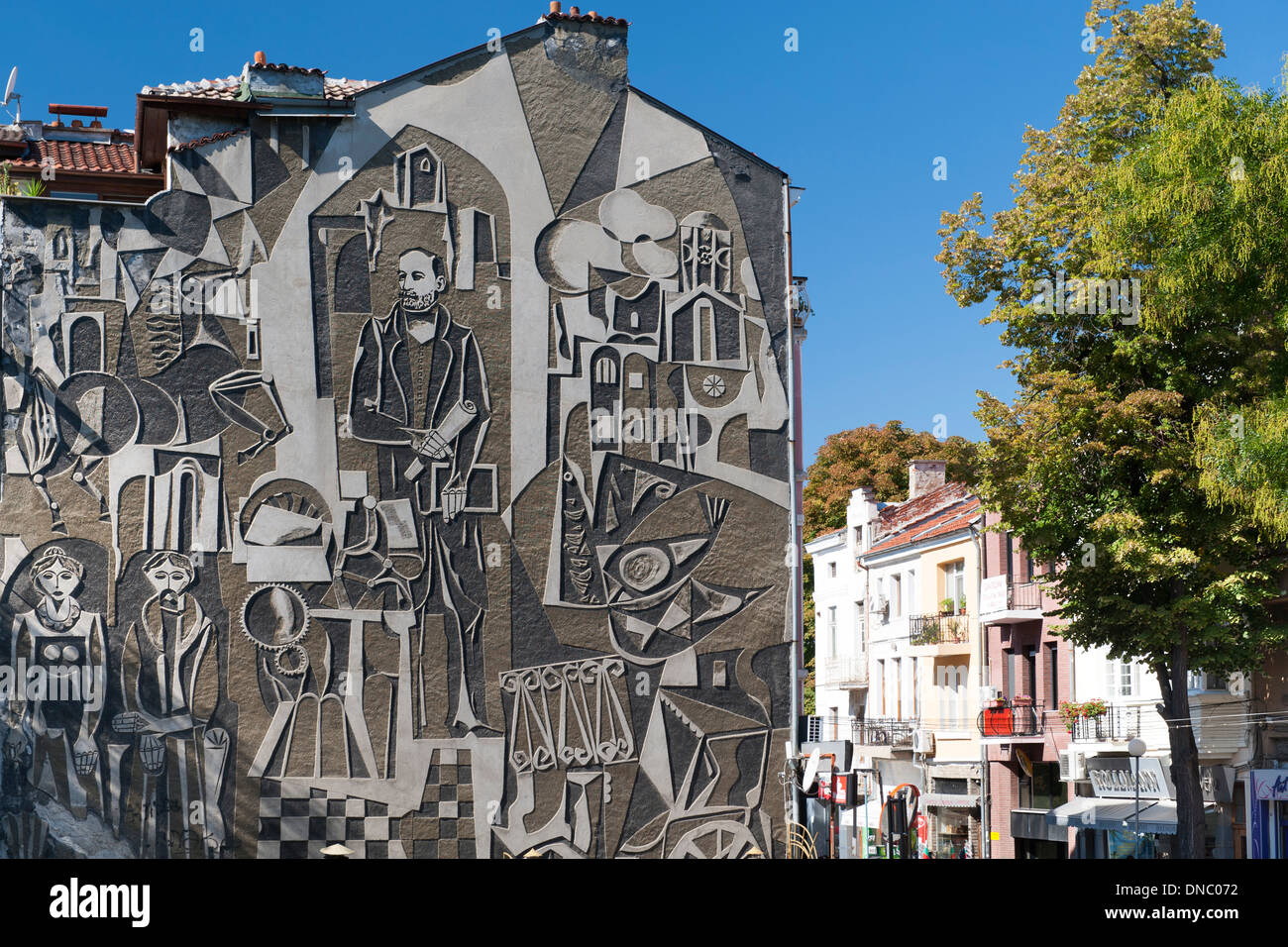 Riesige Wandgemälde an der Wand eines Gebäudes in der Altstadt von Plovdiv, die zweitgrößte Stadt in Bulgarien. Stockfoto Riesige Wandgemälde an der Wand eines Gebäudes in der Altstadt von Plovdiv, die zweitgrößte Stadt in Bulgarien. Stockfoto