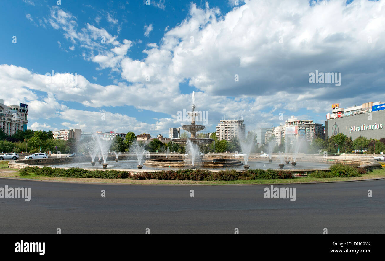 Die Brunnen von Piața Unirii (Platz der Wiedervereinigung) in Bukarest, der Hauptstadt von Rumänien. Stockfoto