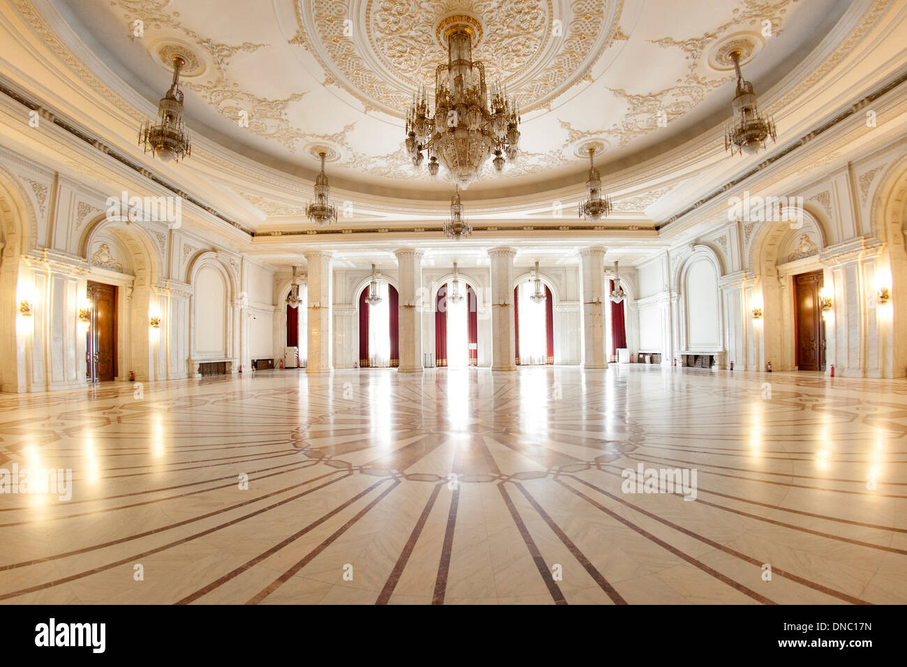 Einer der zahlreichen Hallen der Parlamentspalast in Bukarest, der Hauptstadt von Rumänien. Stockfoto