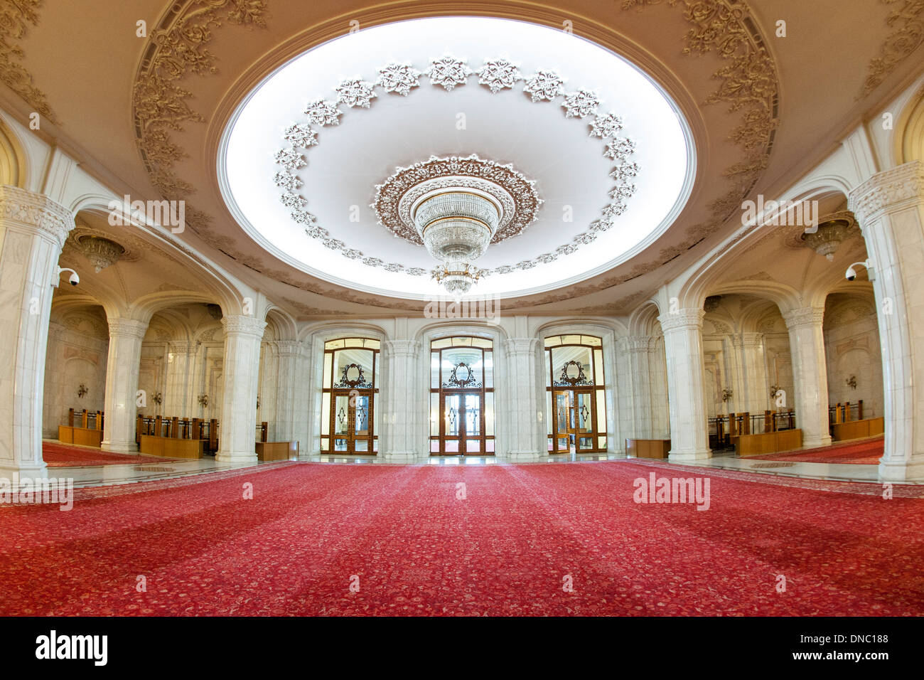 Eine der Hallen in den Parlamentspalast in Bukarest, der Hauptstadt von Rumänien. Stockfoto