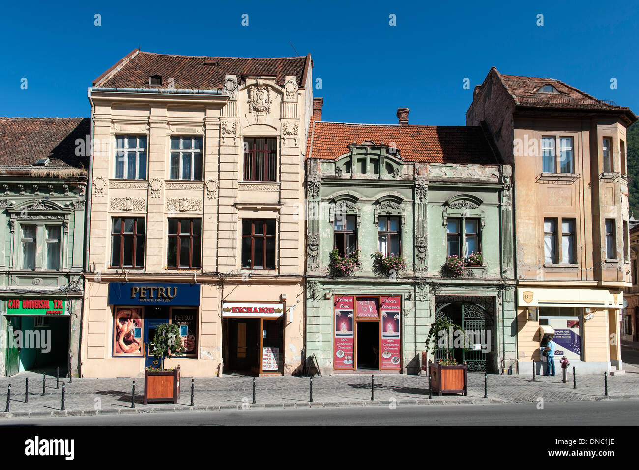 Gebäude in George Baritiu Straße in der Altstadt in Brasov, einer Stadt in der Zentralregion Rumäniens in Transsilvanien. Stockfoto