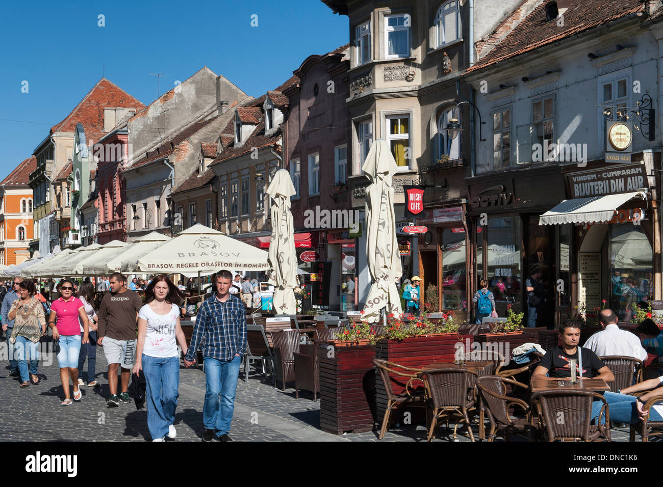 Republik-Straße in der Altstadt in Brasov, einer Stadt in der Zentralregion Rumäniens in Transsilvanien. Stockfoto