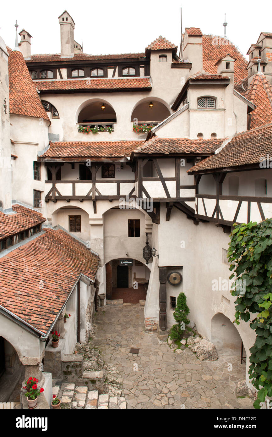 Innenhof des Schloss Bran in Transsilvanien und Umgebung: Zentralrumänien. Stockfoto