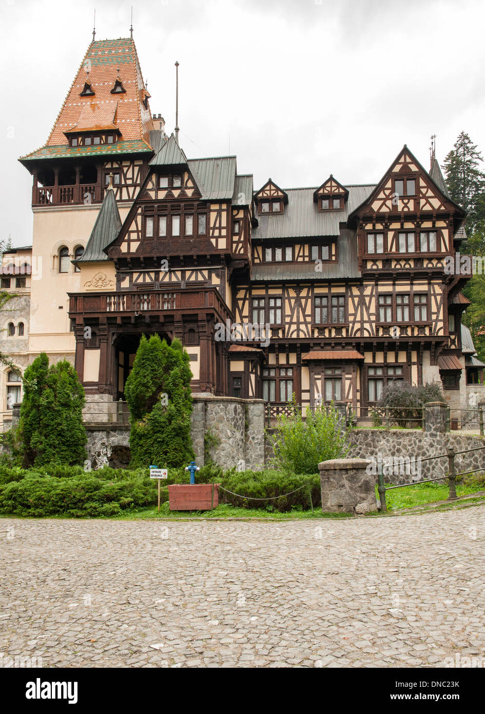 Anhang Peleș Burg in den Karpaten in Transsilvanien und Umgebung: Zentralrumänien. Stockfoto