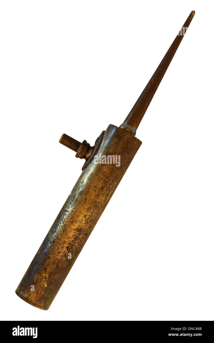 Ein Vintage Messing Ölkanne auf weißem Hintergrund Stockfoto