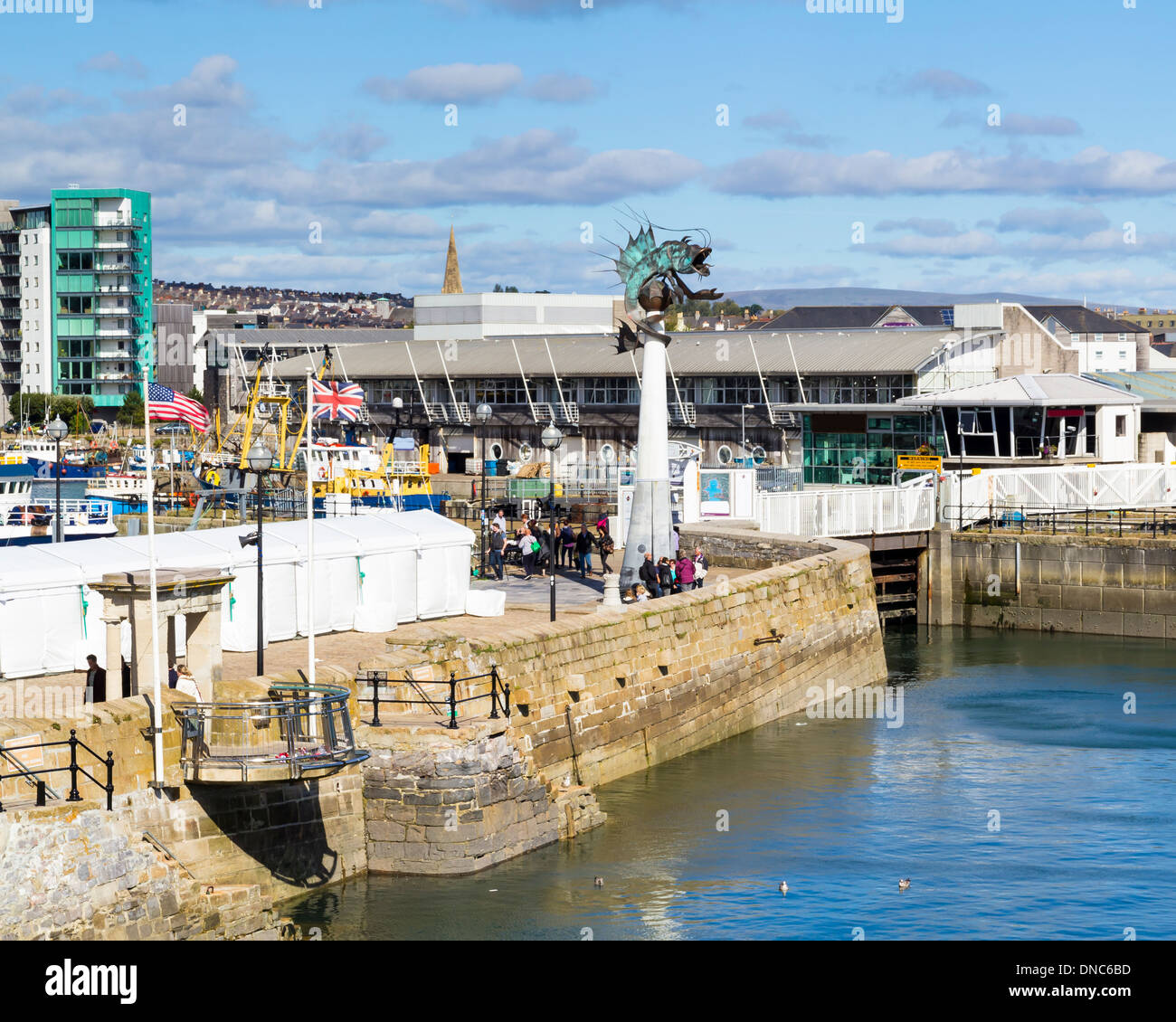 Mit Blick auf die historische Mayflower Schritte und der Barbican Gegend von Plymouth Devon England UK Stockfoto