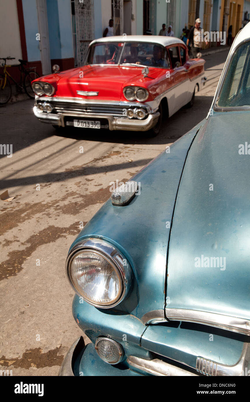Alte amerikanische Autos auf der Straße, Trinidad, Kuba, Karibik, Lateinamerika Stockfoto