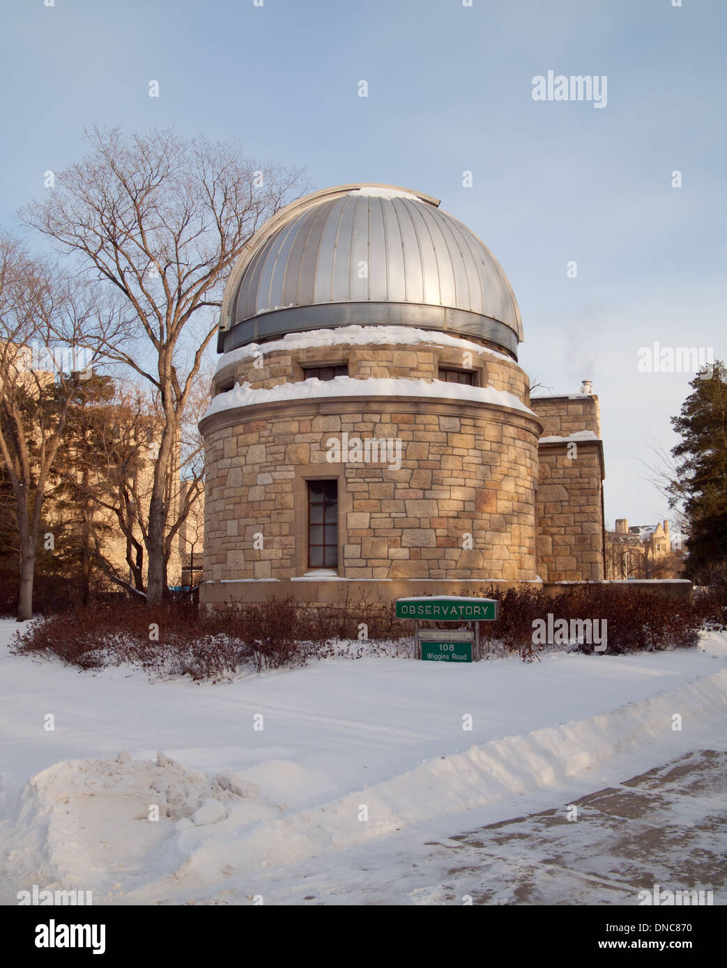 Ein Blick auf das Observatorium der Universität von Saskatchewan im Winter. Saskatoon, Saskatchewan, Kanada. Stockfoto