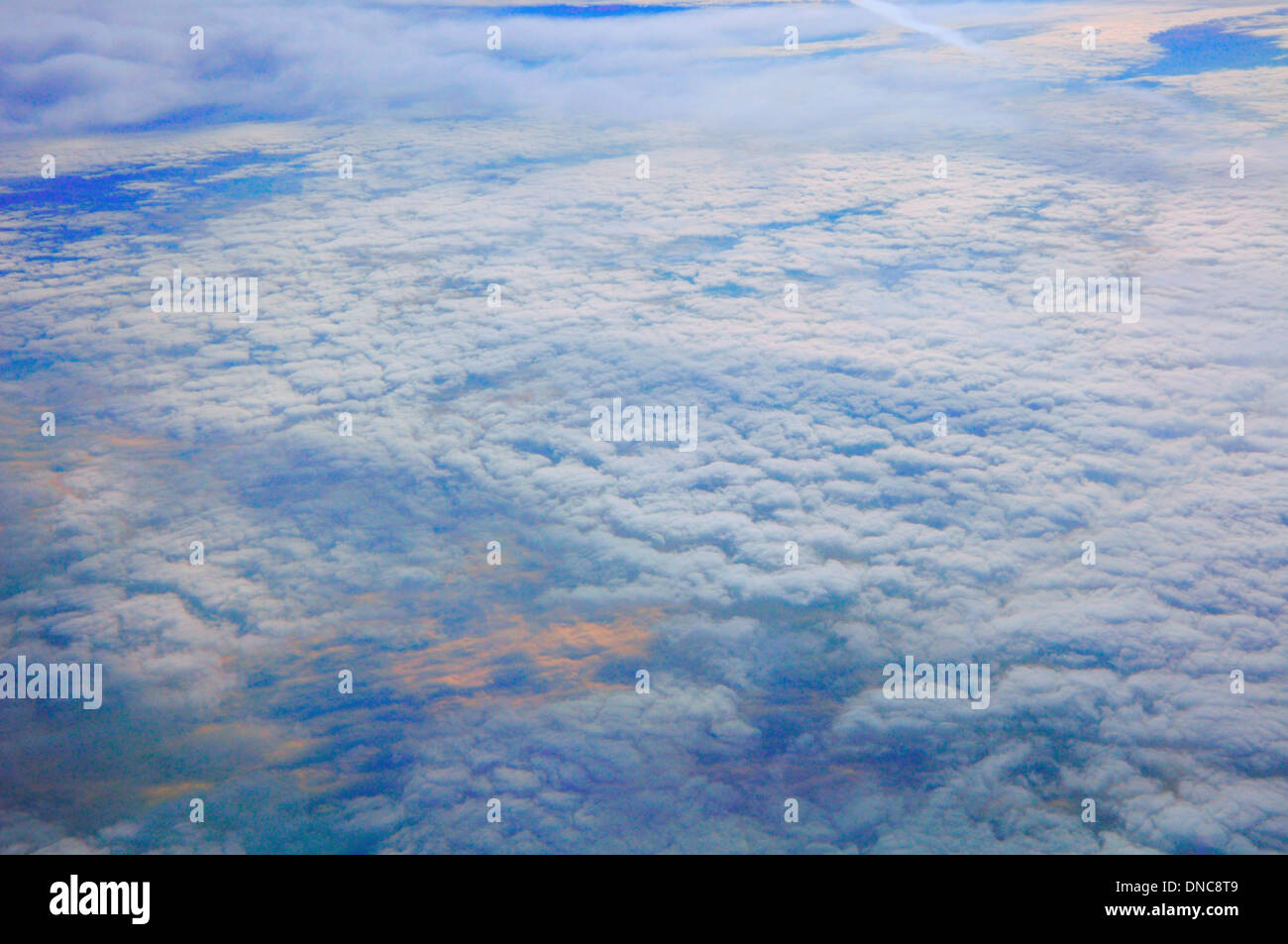 Wolkengebilde mit mehreren Schichten von Wolken Stockfoto