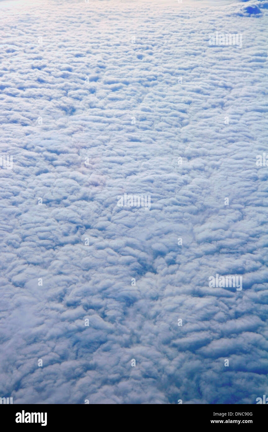 Beschaffenheit von Wolken, die vom Flugzeug aus gesehen Stockfoto