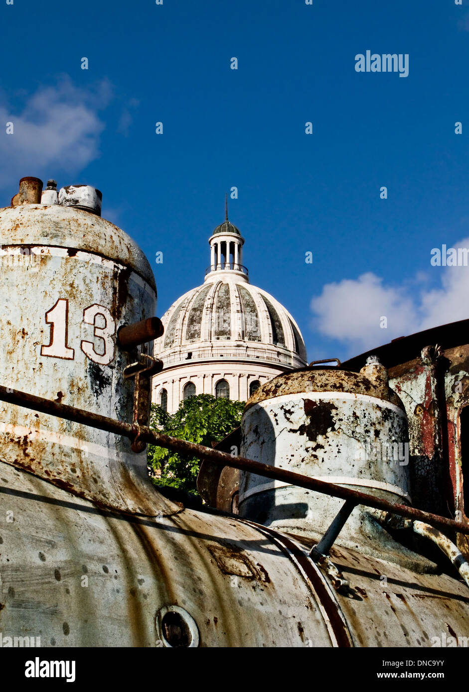 El Capitolio und die Baumwipfel in Havanna Kuba über den oberen Rand ein Zugunglück Stockfoto