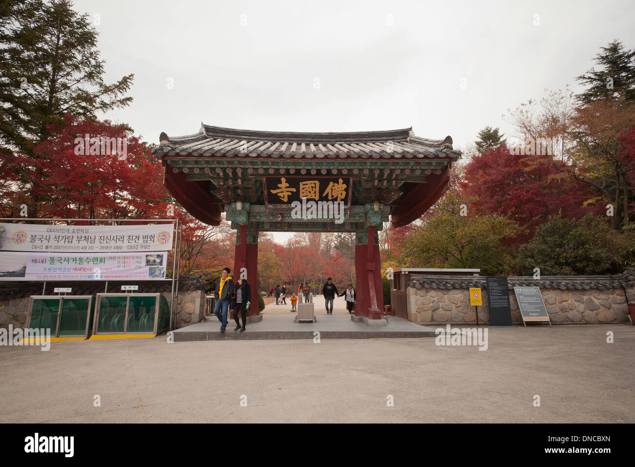 Eingangstor zum buddhistischen Tempel Bulguksa - Gyeongju, Südkorea Stockfoto