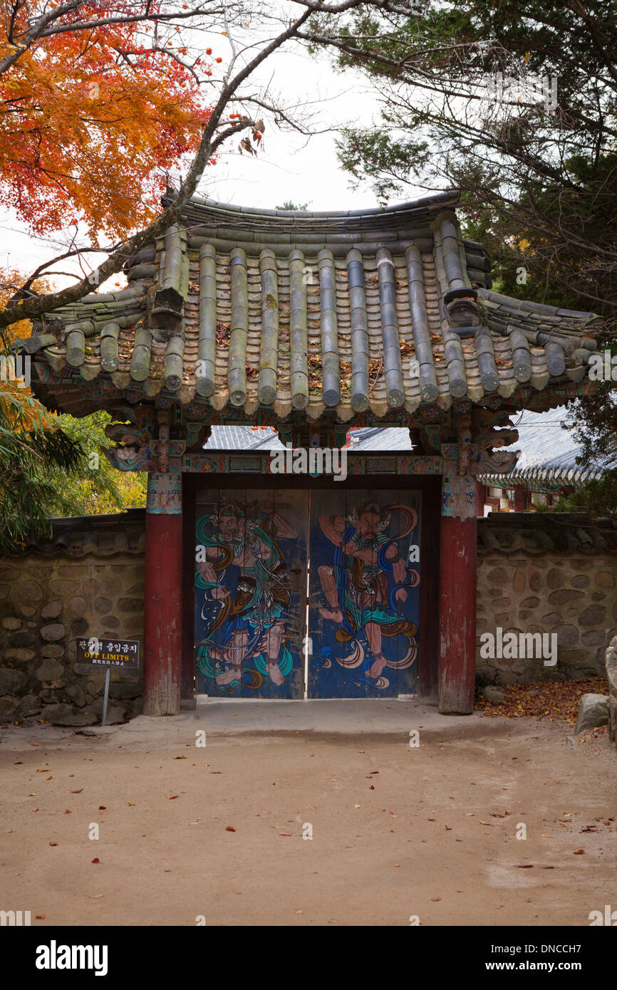 Durchgang Tor in buddhistischen Bulguksa Tempel - Gyeongju, Südkorea Stockfoto