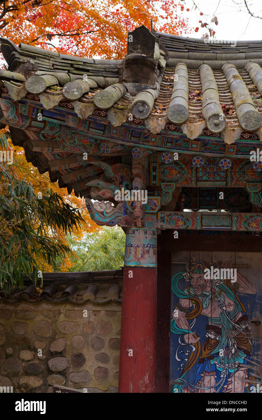 Hanok (traditionelle koreanische Architektur) Detail am Tor des Tempels - Gyeongju, Südkorea Stockfoto