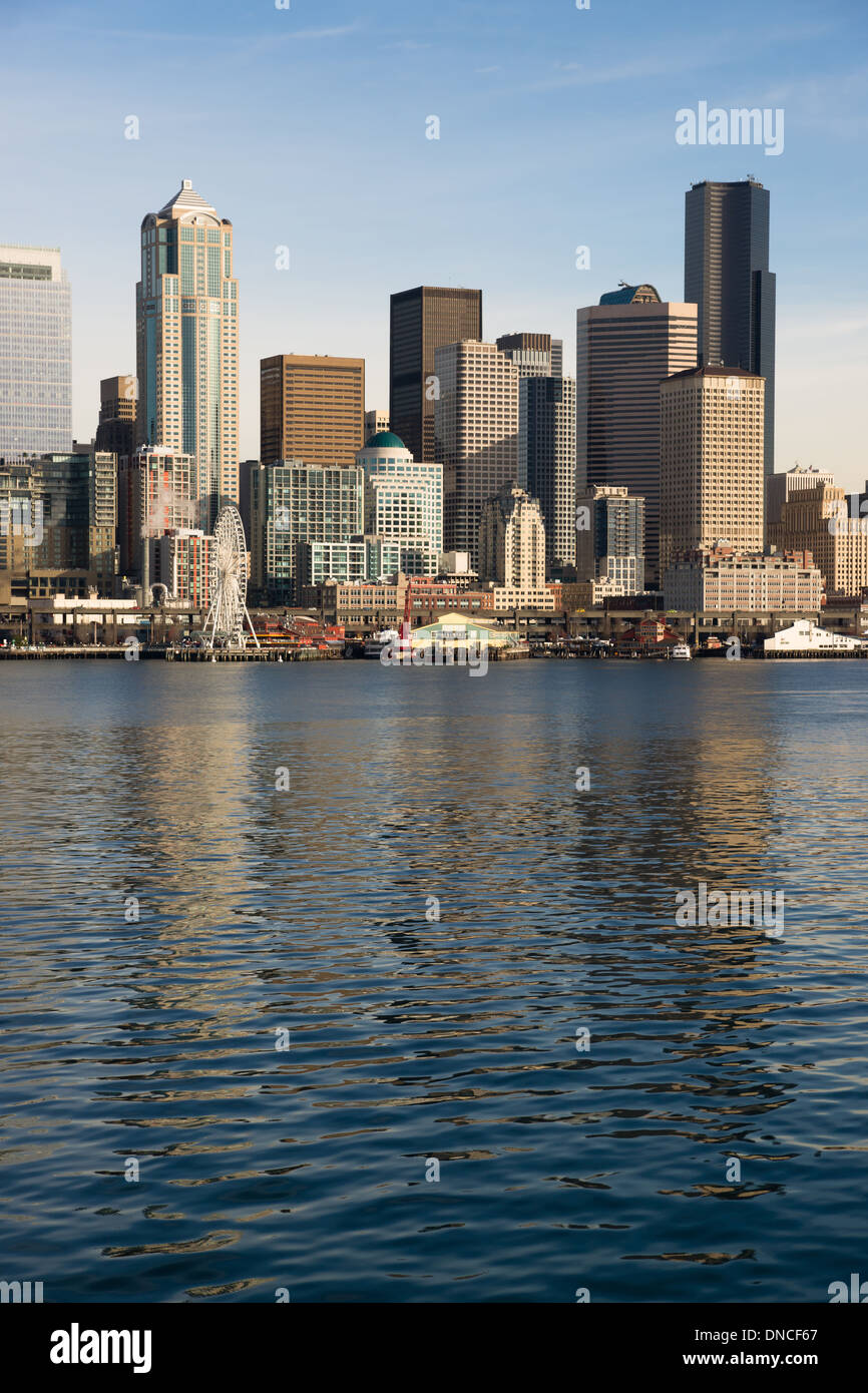 Infrastruktur, Gebäude und Waterfront Sehenswürdigkeiten Elliott Bay Seattle Stockfoto
