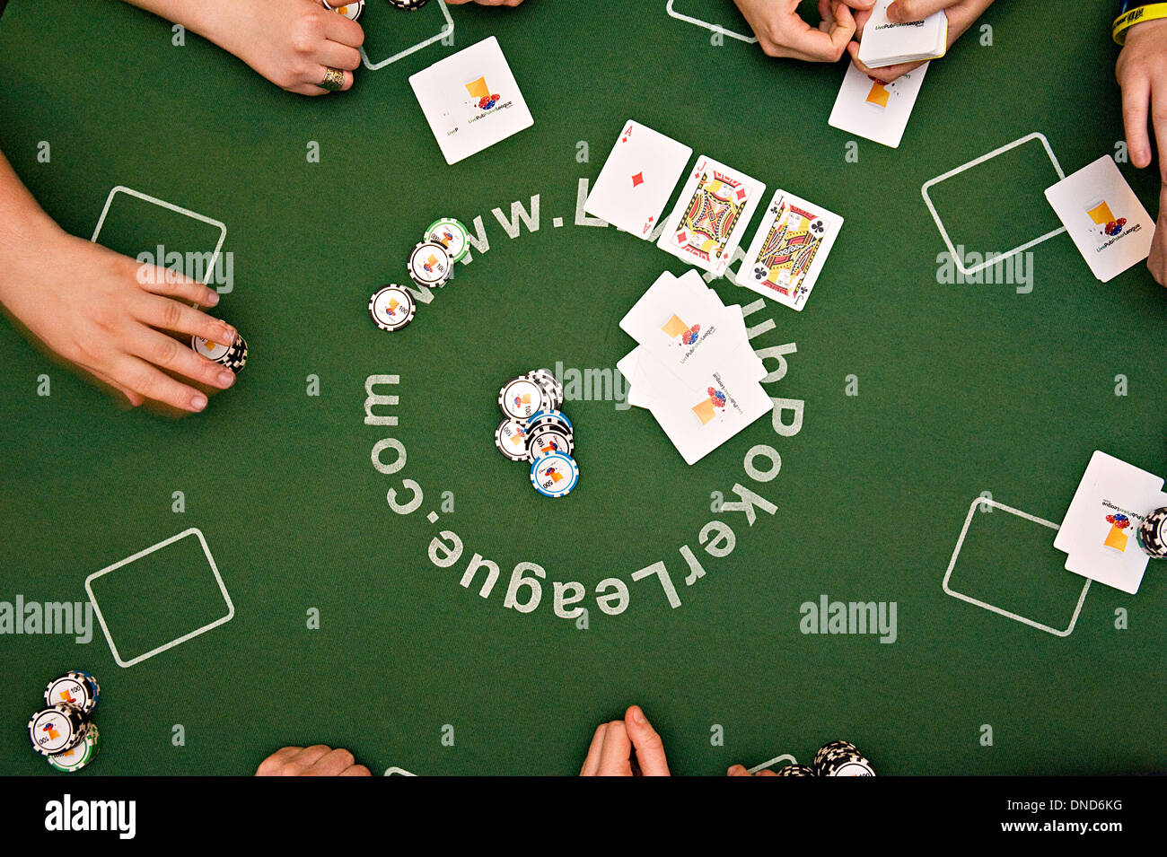 Ein "Vogelperspektive" von einem Poker-Spiel Stockfoto