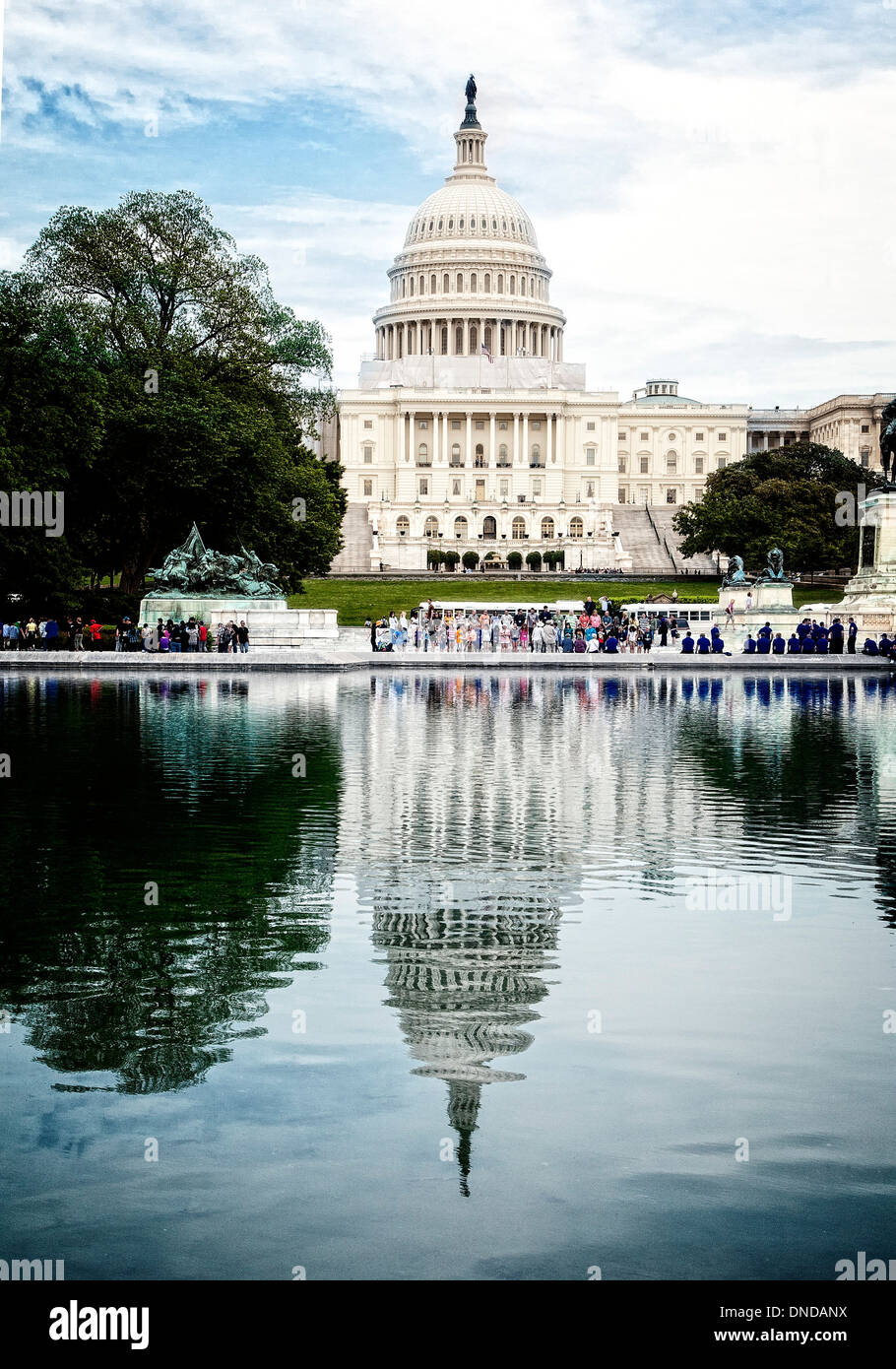 Touristen versammeln sich am Kapitol-Gebäudes auf der National Mall, Washington DC Stockfoto