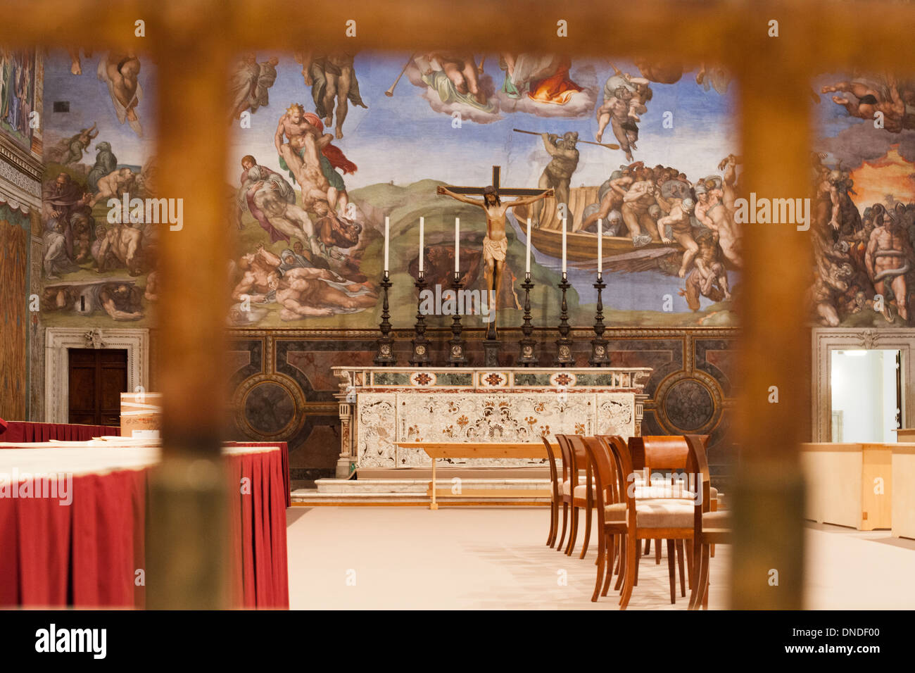 Hinter den Kulissen in der Sixtinischen Kapelle, 13. März 2013, während sie für die Konklave vorbereitet, die Papst Franziskus begrüßt. Stockfoto