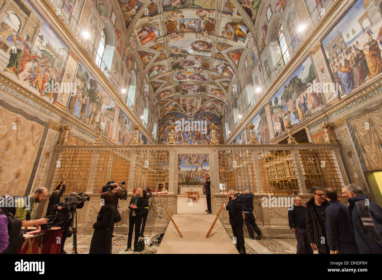 Hinter den Kulissen in der Sixtinischen Kapelle, 13. März 2013, während sie für die Konklave vorbereitet, die Papst Franziskus begrüßt. Stockfoto