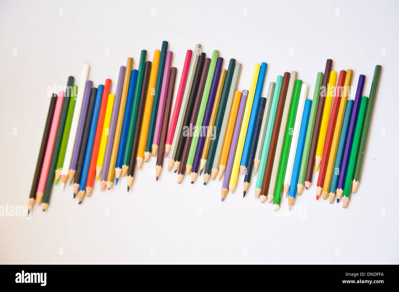 farbenfrohe Kunst Bleistift auf weißem Hintergrund Stockfoto