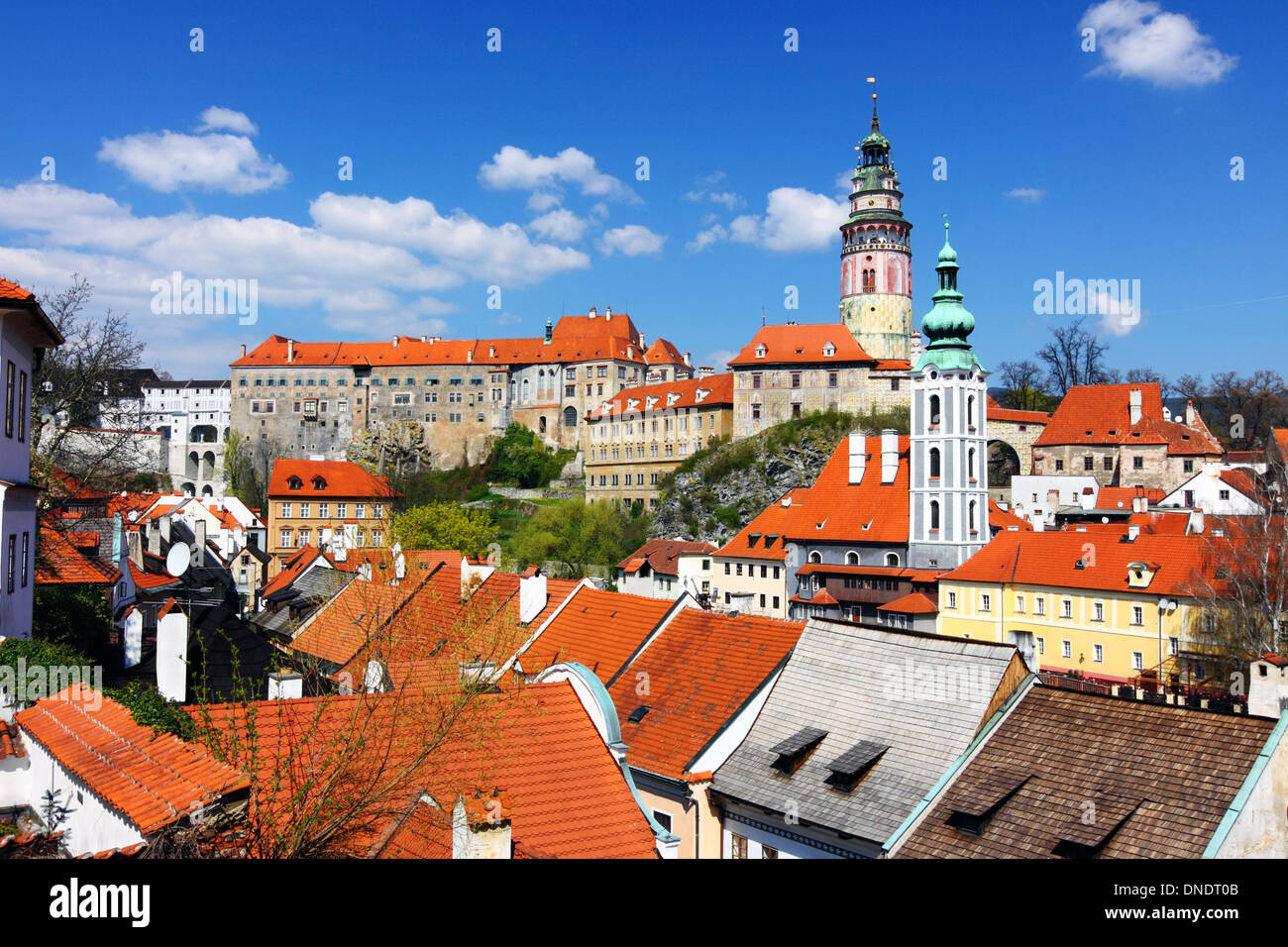 Übersicht der Unesco aufgeführt Stadt Cesky Krumlov mit Schloss und St. Jost Kirche Tschechien Stockfoto