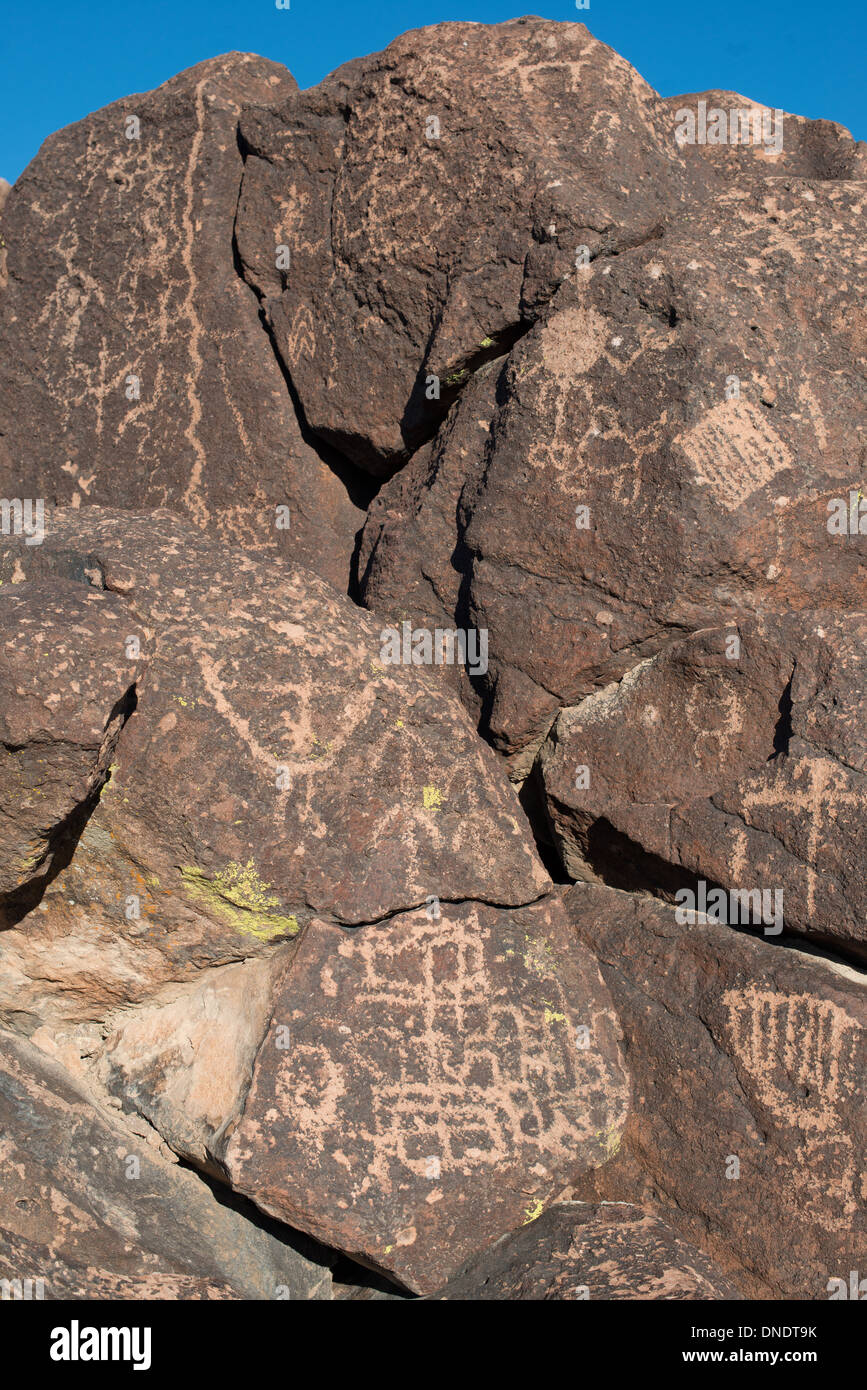 Petroglyphen auf dem Stein in Mojave National Preserve Stockfoto