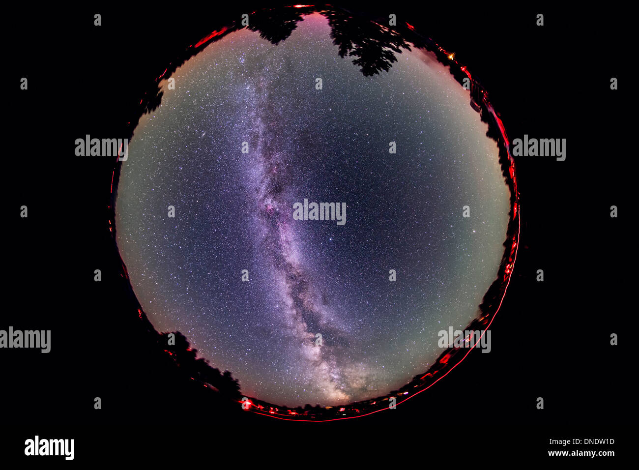 Fischaugen-Objektiv Ansicht des Sommers Milky Way Stockfoto