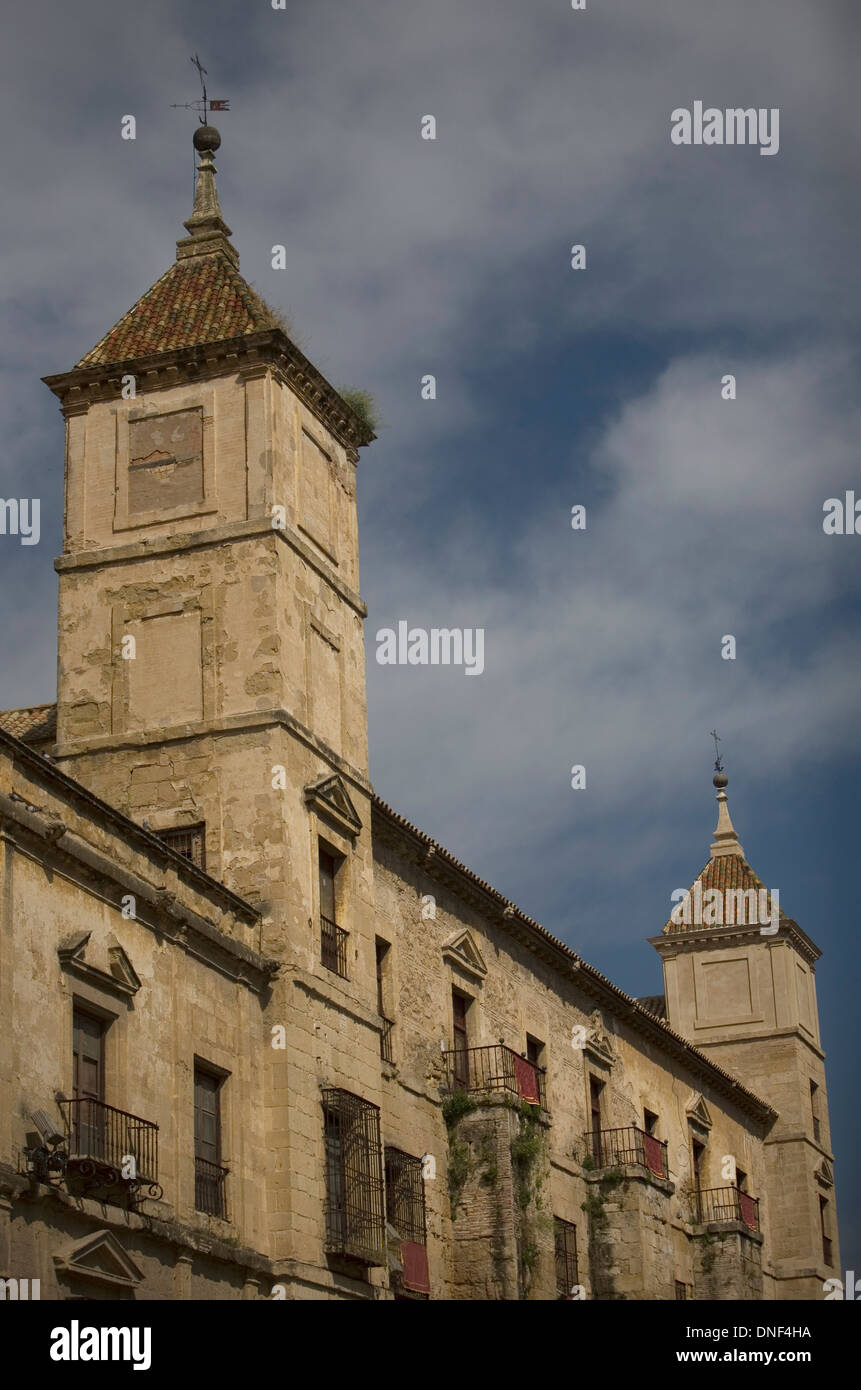 Die Fassade des Palacio Episcopal von Córdoba, Andalusien, Spanien, 19. April 2011. Stockfoto