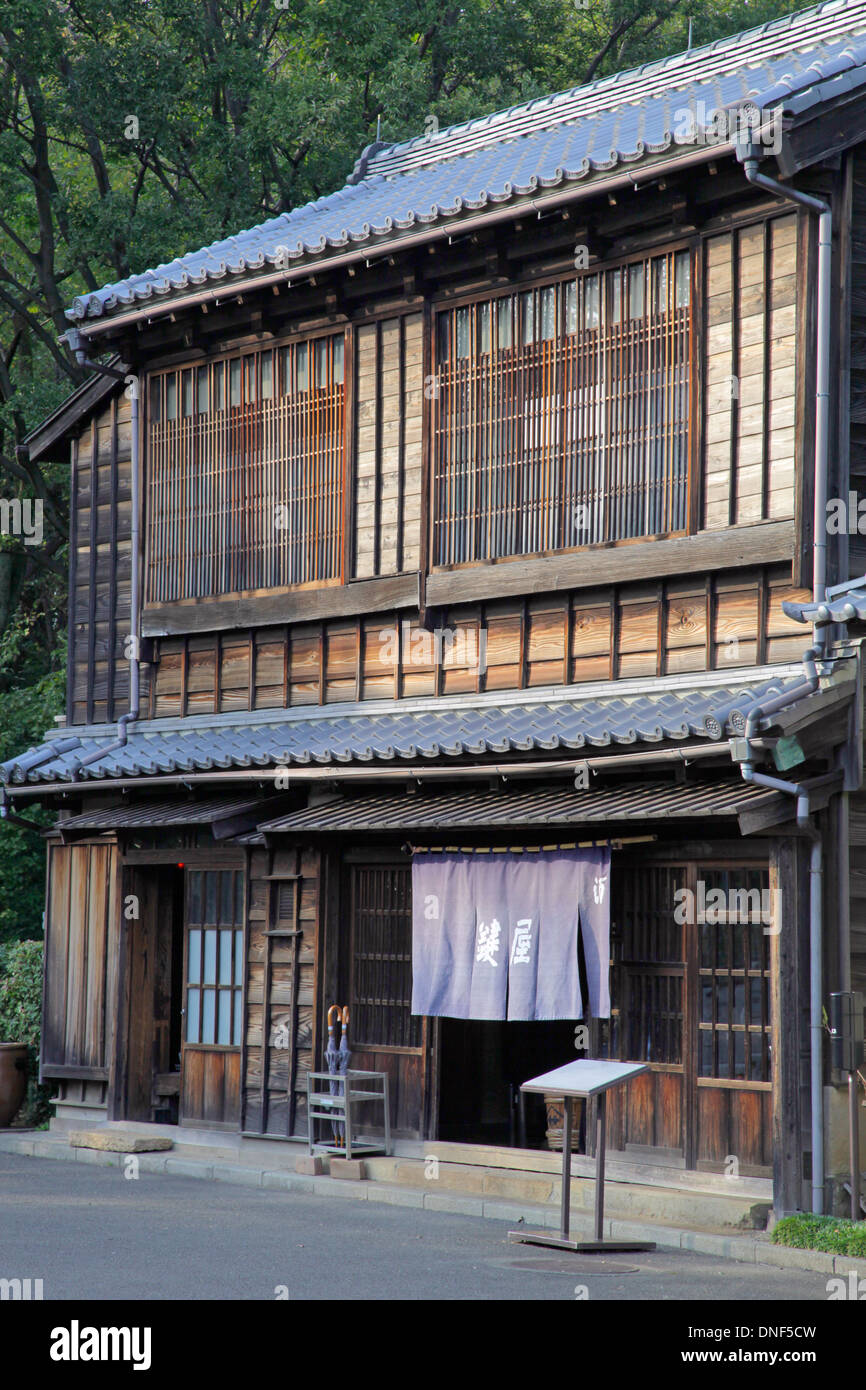 Einem alten traditionellen japanischen Stil Bar im Edo-Tokyo Open Air Architectural Museum Stockfoto