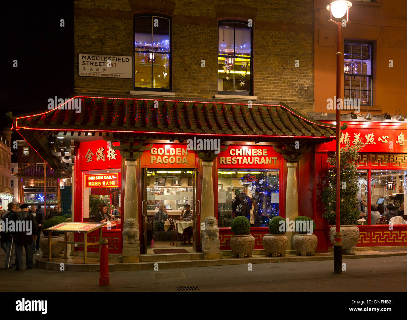 Goldene Pagode Chinarestaurant in Chinatown Macclesfield Street, London, England Stockfoto