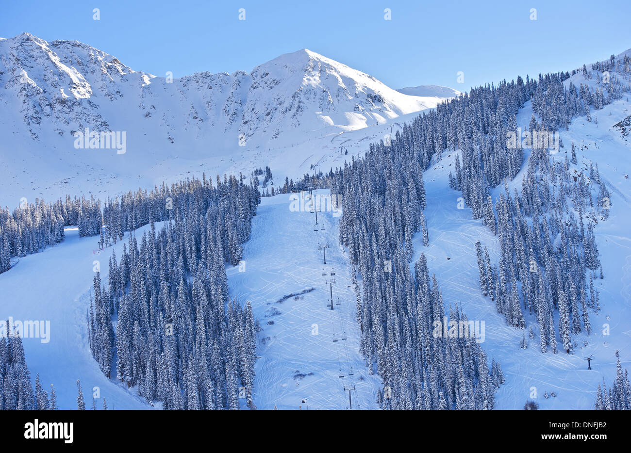 Berg-Skipisten im Winter. Colorado Arapahoe Skipisten. Colorado-Winterlandschaft Stockfoto