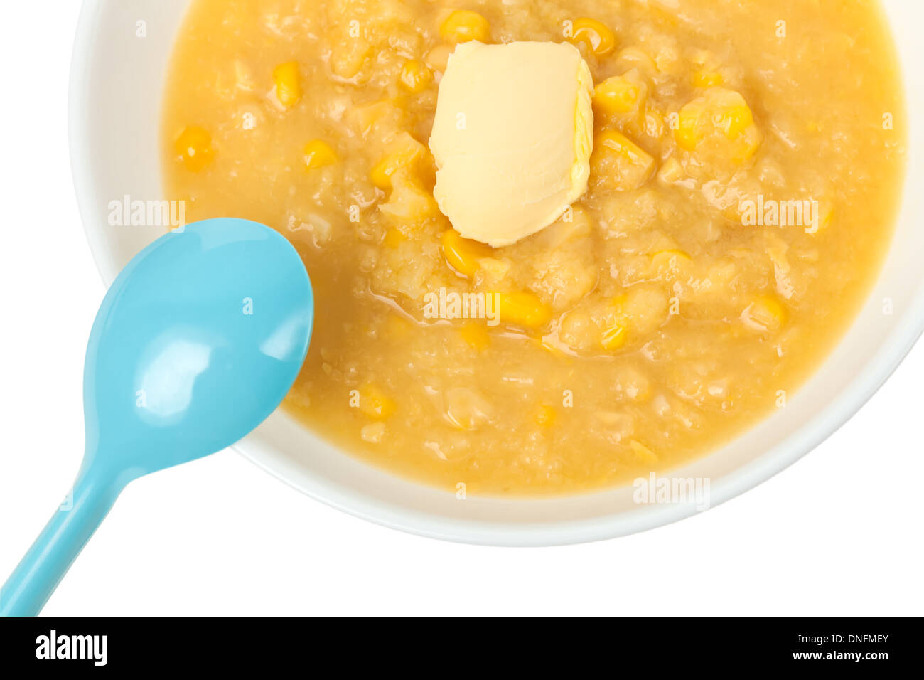 Mais-Suppe isoliert auf weißem Hintergrund und closeup Stockfoto