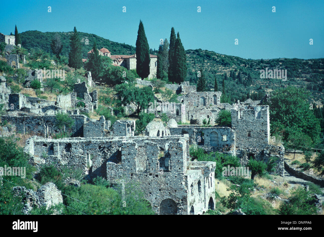 Blick auf die zerstörte Stadt Ruinen oder Bleibt der abgebrochenen griechische Stadt von mistras oder Mistras Griechenland Stockfoto
