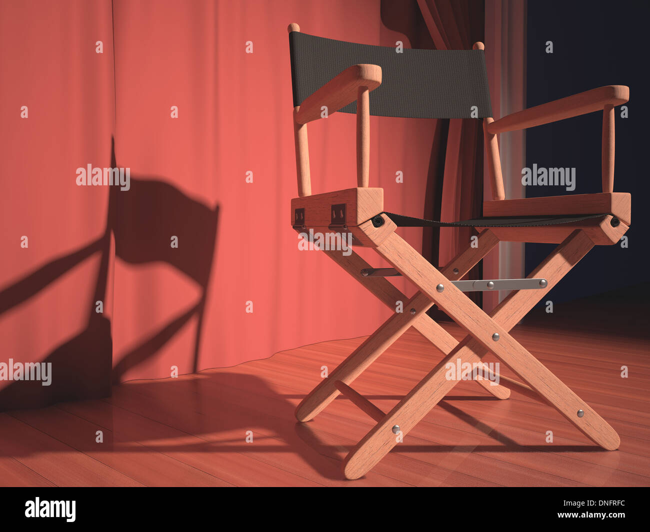 Der Stuhl des Regisseurs auf der Bühne durch Flutlicht beleuchtet. Stockfoto