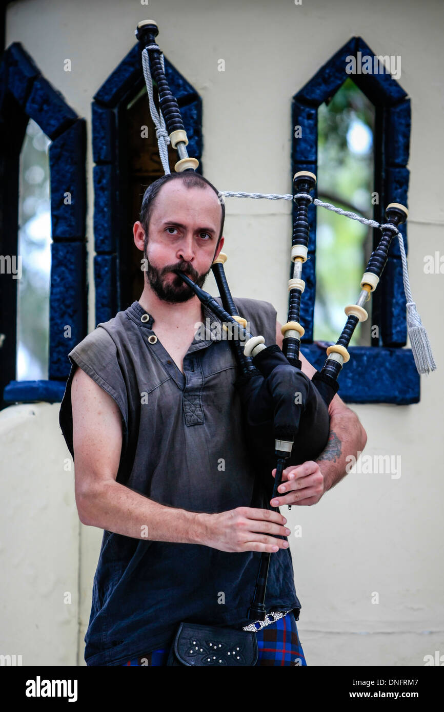 Schottischer Musiker spielt Dudelsack auf einer Messe Sarasota in Florida Stockfoto