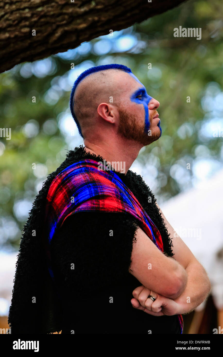 Männlichen Erwachsenen gekleidet als Nachfolger von William Wallace aka tapferes Herz Stockfoto