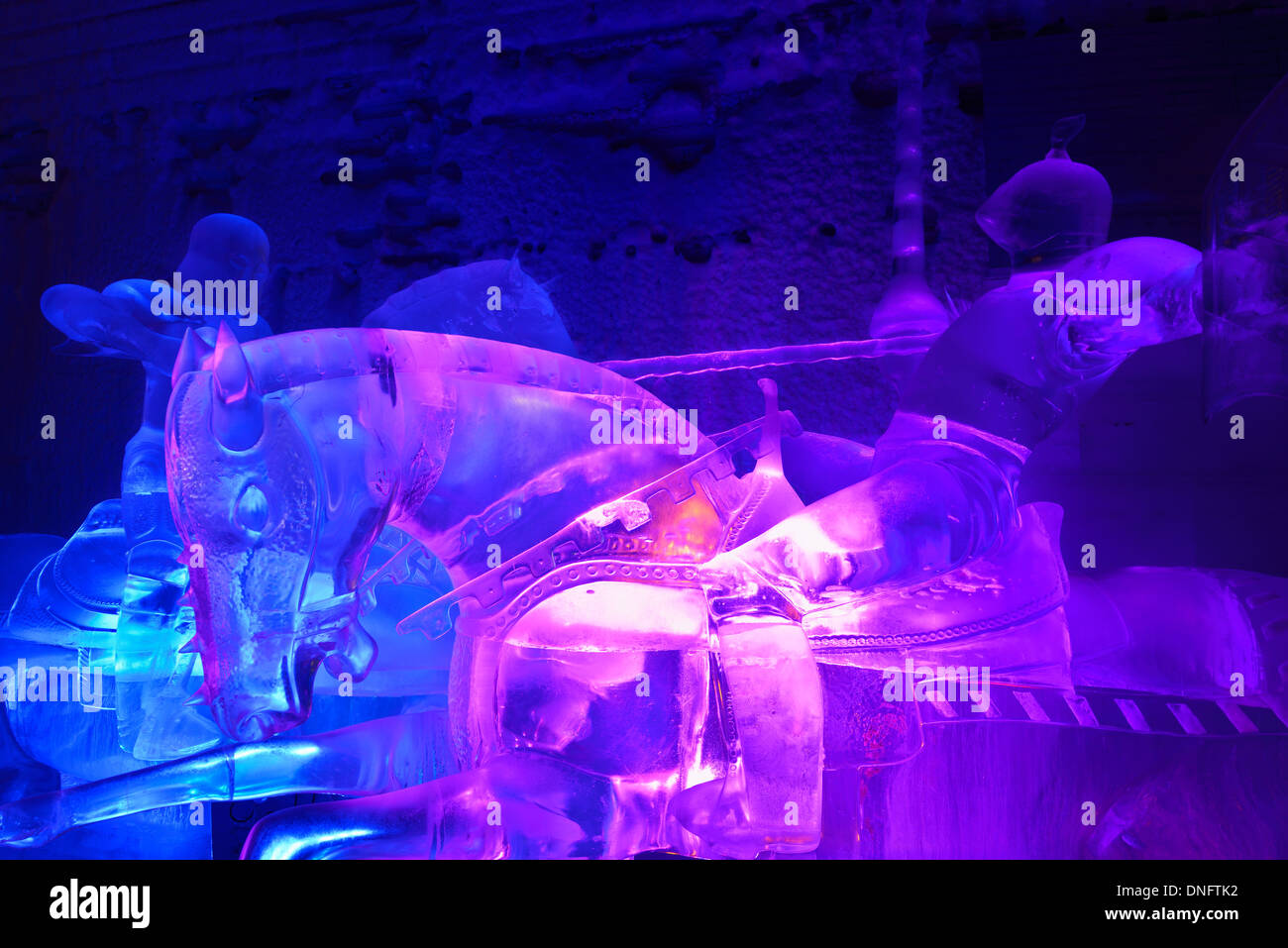 Eisskulptur der turnierenden Ritter zu Pferd im Aurora ice Museum Chena Hot Springs alaska Usa Stockfoto
