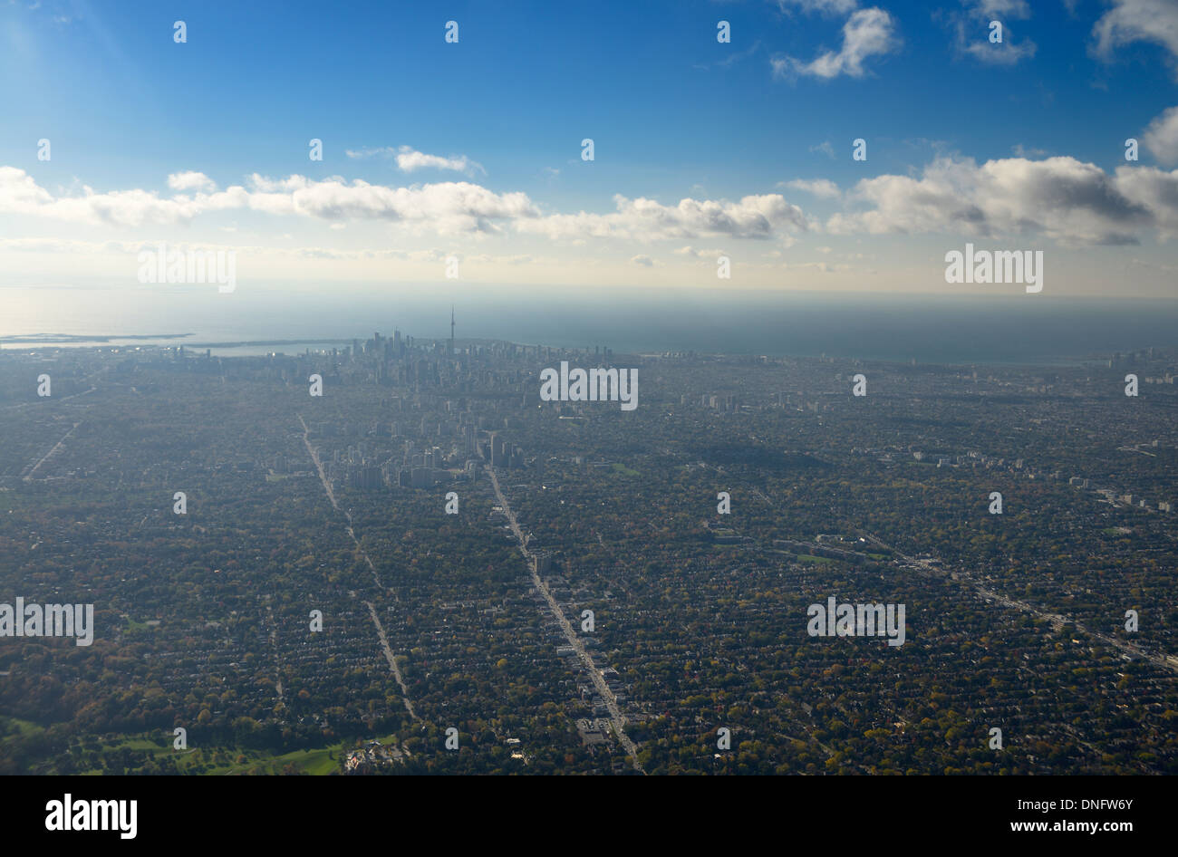 Luftaufnahme der Innenstadt von Toronto Kanada entlang der Yonge Street in Richtung Innenstadt und Lake Ontario Stockfoto