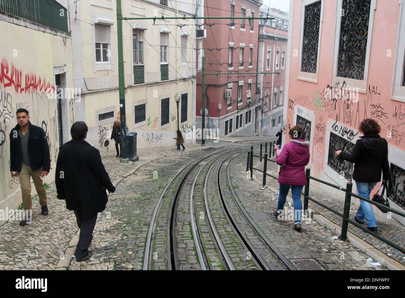 Straßenbahnlinie im Baixa-Viertel von Lissabon-Portugal Stockfoto