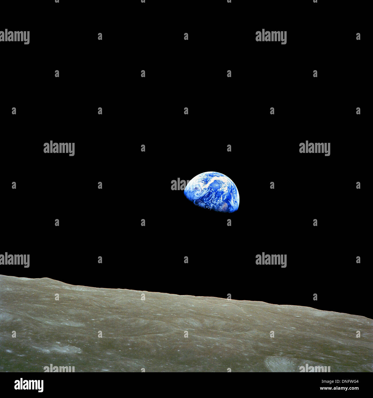 Erdaufgang, Foto des Planetenerde über den Horizont des Mondes steigt. Erdaufgang von Astronaut William Anders getroffen. Stockfoto