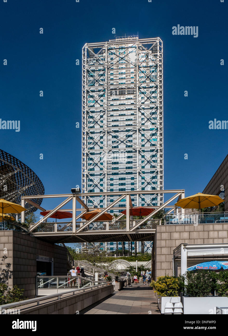 BARCELONA, SPANIEN - SEPTEMBEER 13, 2013: Hotel Arts in Port Olympic Stockfoto