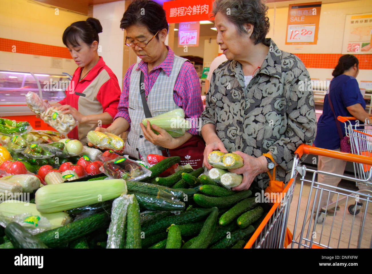 Peking China, Chinesisch, Guang an Men Nei Da Jie, Guanganmen Outer Street, Rainbow Center, Zentrum, Shopping Shopper Shopper Shop Geschäfte Markt Märkte kaufen Stockfoto