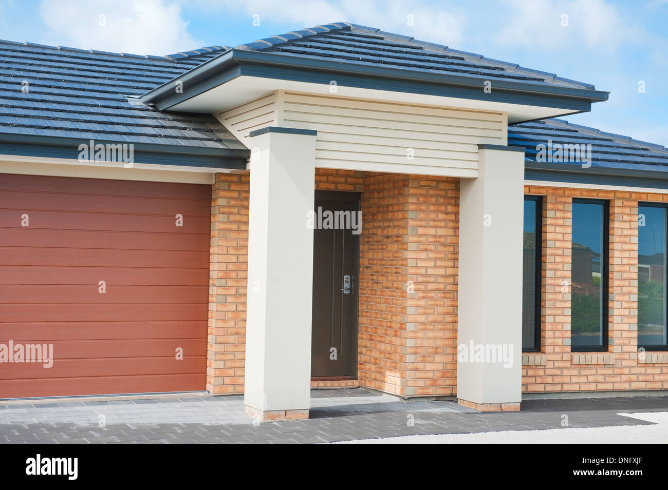 Typische Fassade ein modernes Vorstadthaus Stockfoto
