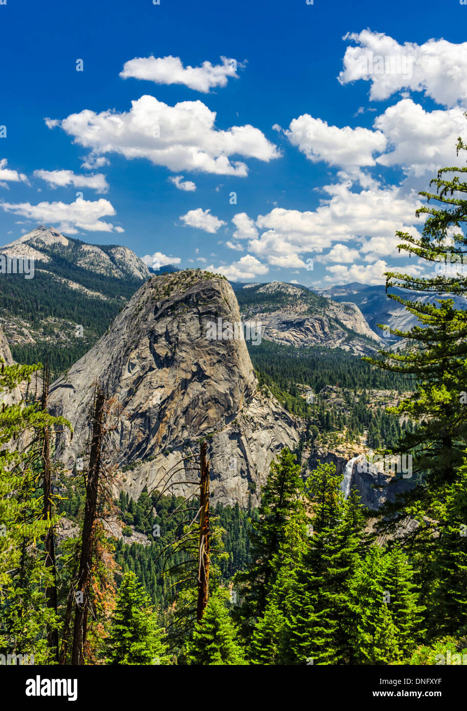 Liberty Cap.  Fotografiert von der Panoramaweg. Yosemite Nationalpark, Kalifornien, USA. Stockfoto
