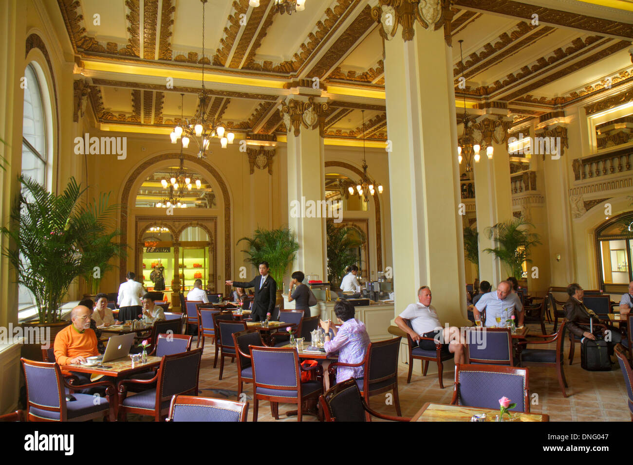 Hongkong China, Hongkong, Asien, Chinesisch, Oriental, Kowloon, Tsim Sha Tsui, Salisbury Road, The Peninsula, Hotel, innen, Lobby, Restaurant Restaurants Essen di Stockfoto