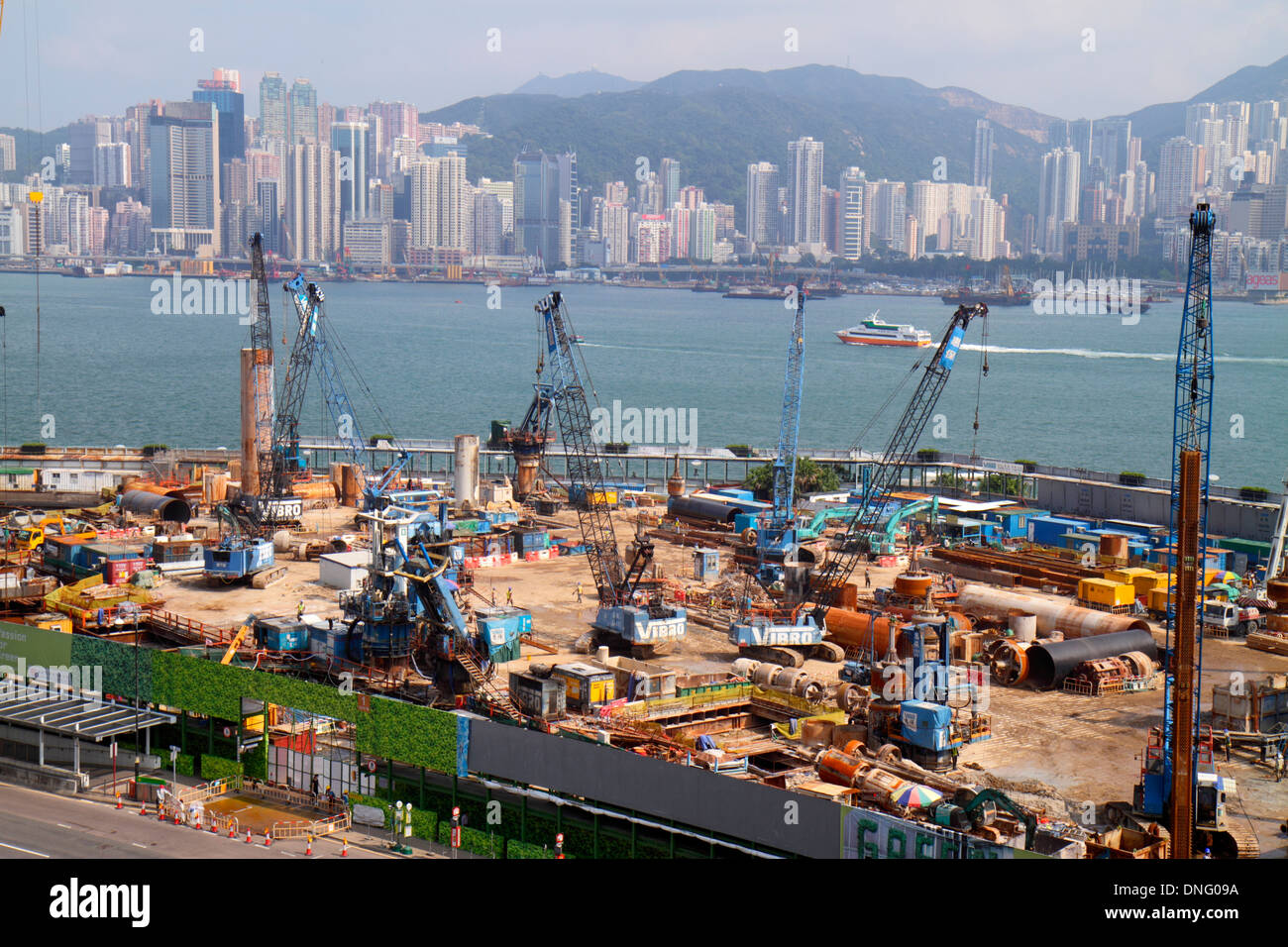 Hongkong China, Hongkong, Asien, Chinesisch, Orientalisch, Kowloon, Tsim Sha Tsui, New World Center, Zentrum, Baustelle, Kraniche, Victoria Harbour, Hafen, Insel, Stadt sk Stockfoto